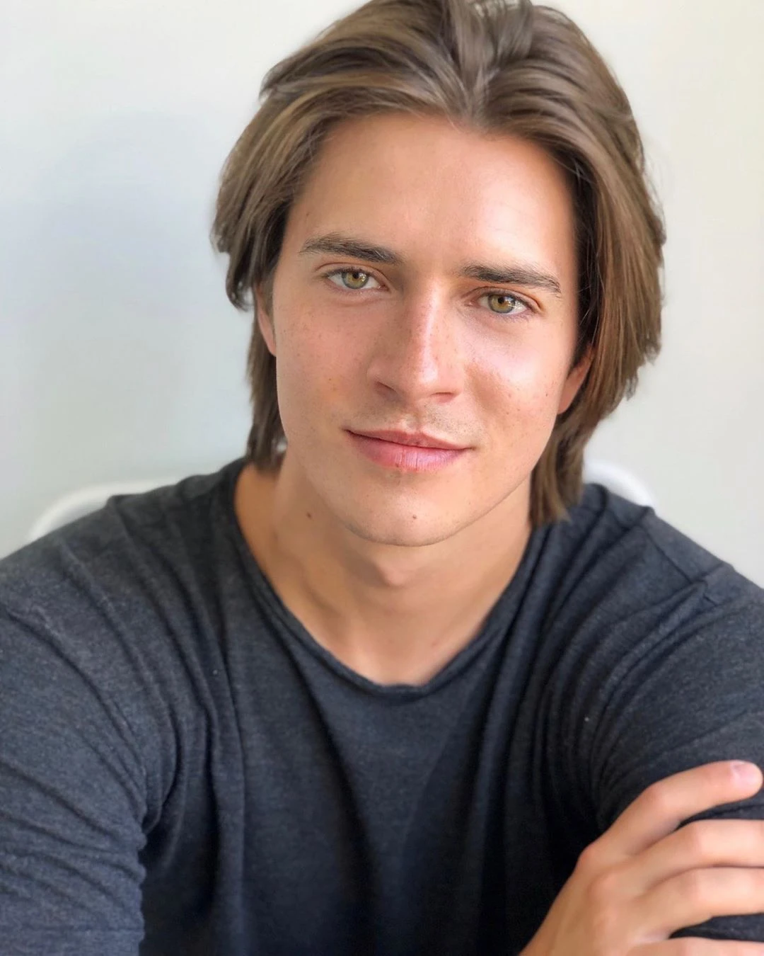 Billy Unger Biography: Awards, Girlfriend, Height, Age, Wife, Net Worth, Parents - Biography