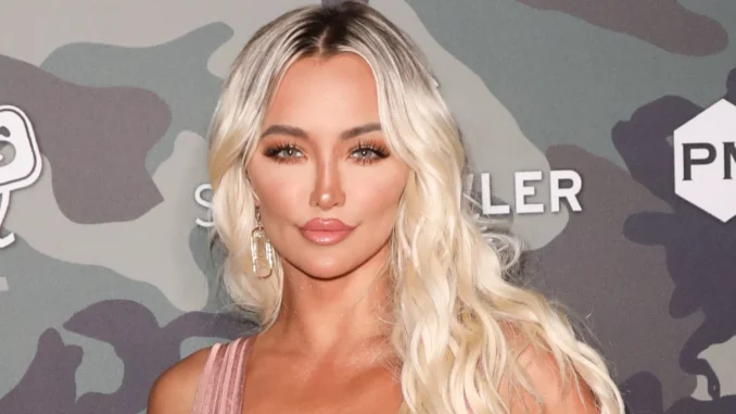 Lindsey Pelas Biography